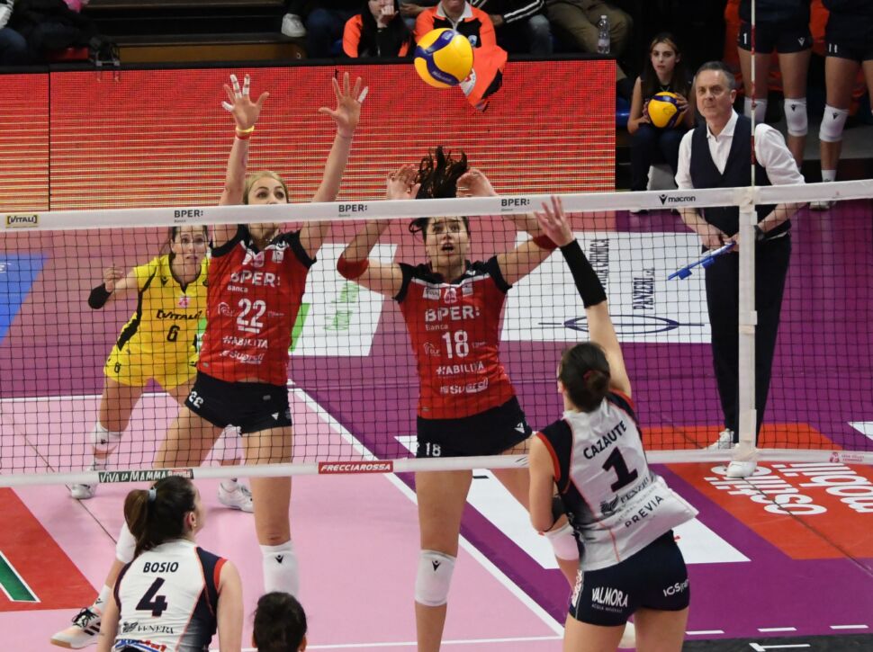 Troppo Scandicci. Volley Bergamo 1991-Savino Del Bene Scandicci 0-3