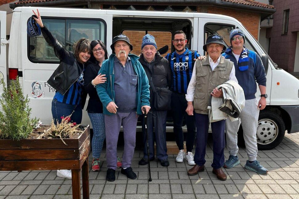Atalanta & Chei de la coriera, che cuore! Coronato il sogno di tre ospiti dell’Rsa di Scanzo: in tribuna centrale grazie al club e al gruppo di tifosi