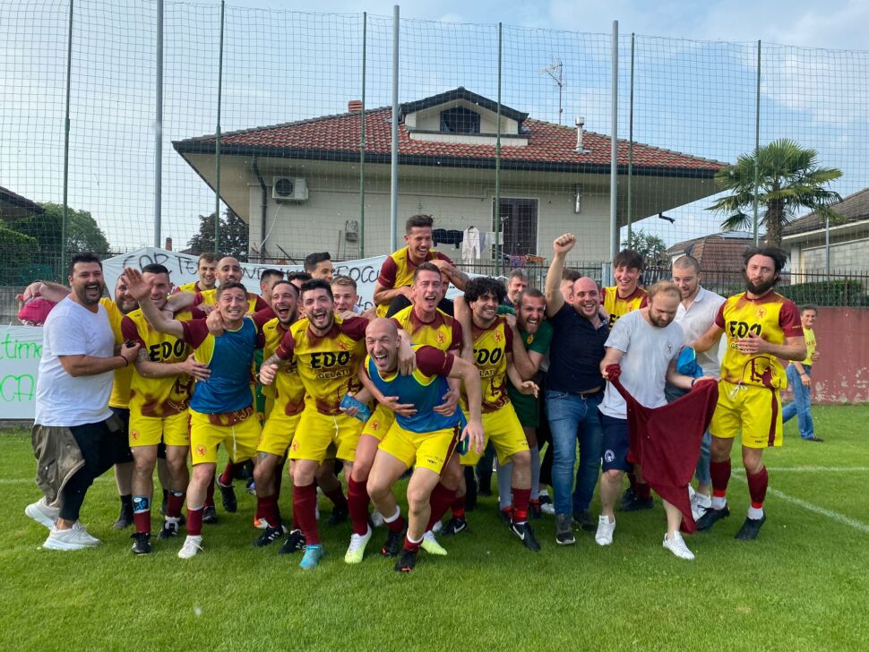 Terza D, finale play-off. Poker al Cortenuova della Calcense che vola in Seconda. Mister Corna: “Ci davano per favoriti… Vincere non è stato facile. Grazie a tutti”