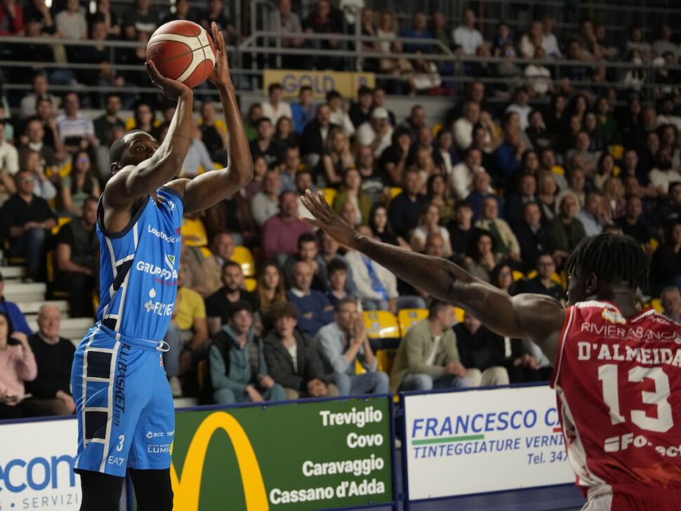 La Blu Basket schianta Rimini e pareggia la serie