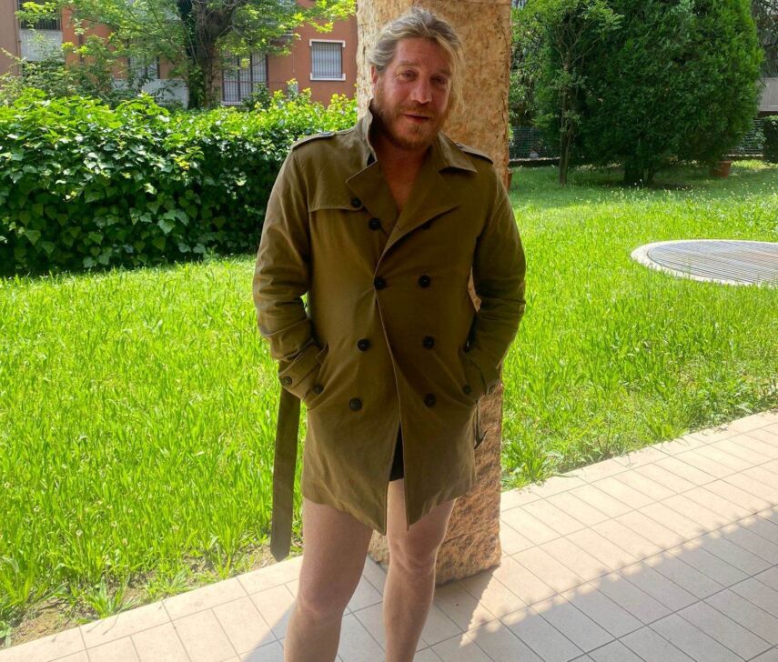 Per una serie di incredibili circostanze vestito come un maniaco sessuale. Le reazioni opposte di due residenti