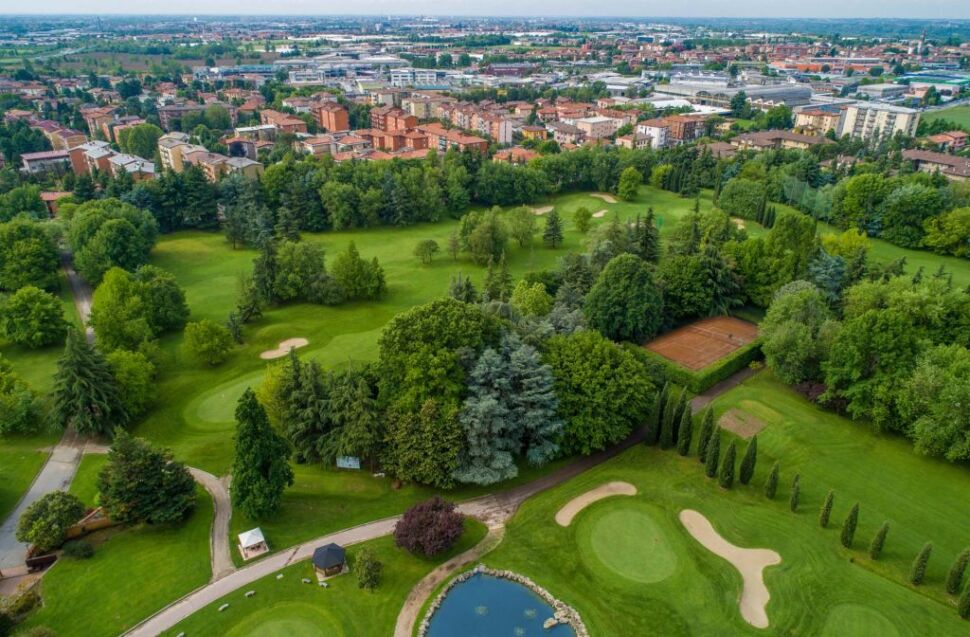 Il Crazy Padel Bergamo sbarca sui colli. Oltre ai campi di Treviolo, ora quelli del Bergamo Golf