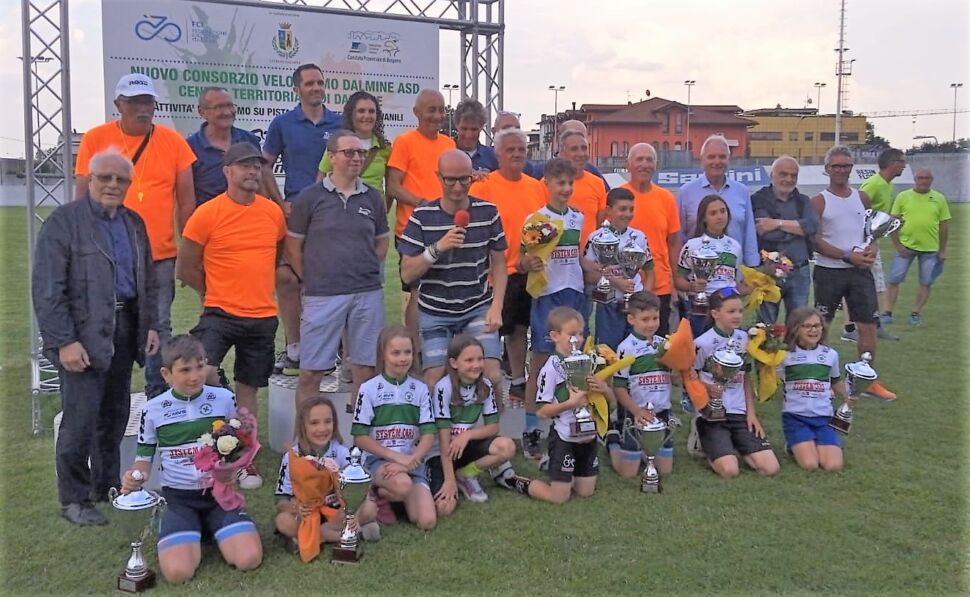 Ciclismo al Velodromo di Dalmine, vincono Almenno e Villongo. Dileo: “Ringrazio tutti per la grande partecipazione”