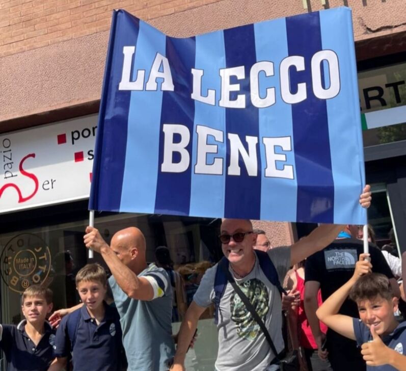 Scappati di casa e frontalieri, ma dall’immenso cuore: “la Lecco bene” salita in B di cui si è innamorata l’Italia