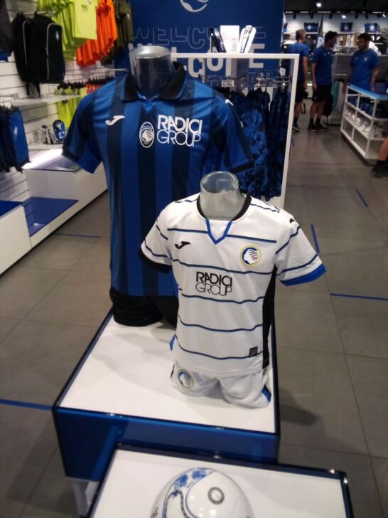 La maglia da casa e quella (magnifica) da trasferta