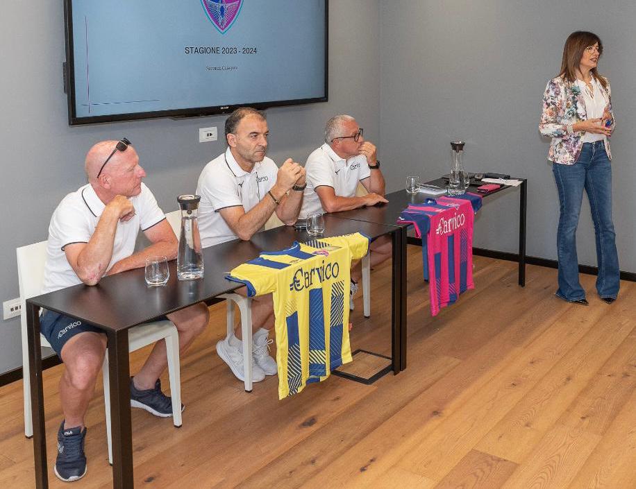 Presentazioni. La Revolutional volta pagina