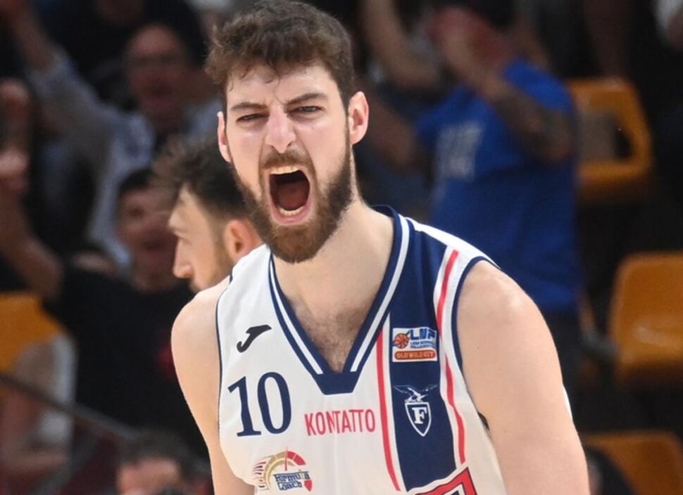 La Blu Basket firma Simone Barbante