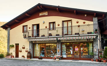 Aperitiviamo i formaggi Monaci a suon di polenta taragna e brace!