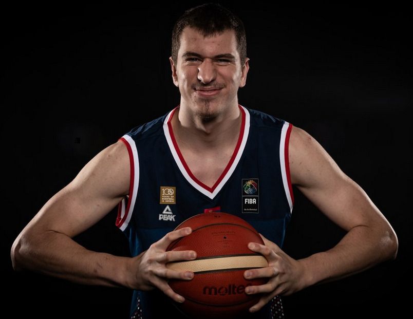 Bluorobica, ecco il lungo dinamico Bogunovic