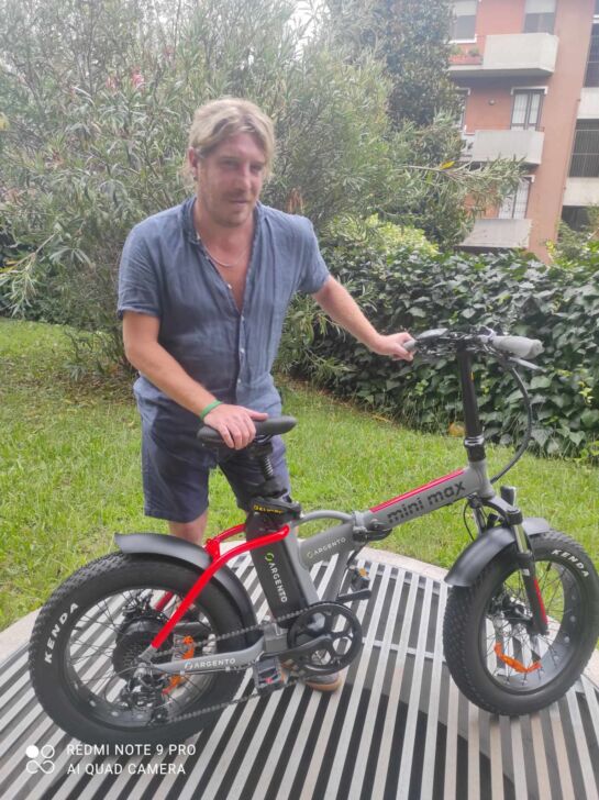 Nell’estrema soddisfazione di avere la mia nuova bici, che mi ha recapitato l’assicurazione Mediaworld, mezzo uguale a quello vecchio che mi avevano rubato