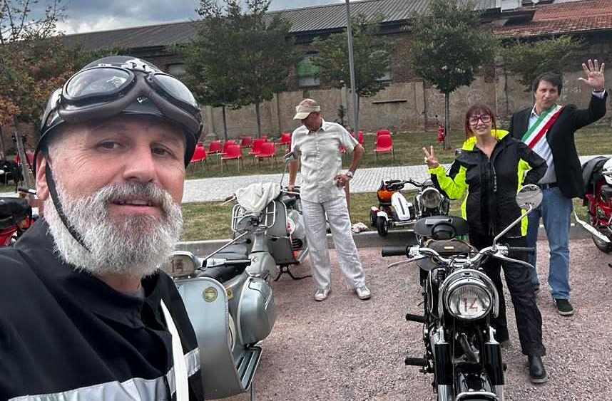 Mitico ds Mesti. Ottone da Brescia a Napoli su una Vespa d’epoca per beneficenza. Quattro giorni tutti da vivere