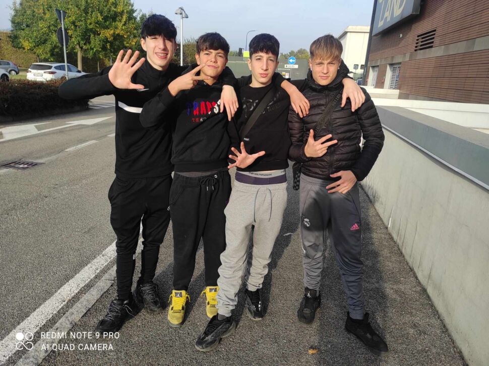 Essere genitori: prendere una scorciatoia di montagna per arrivare alla felicità e trovarsi in un’autostrada con mille e passa luci e lucine