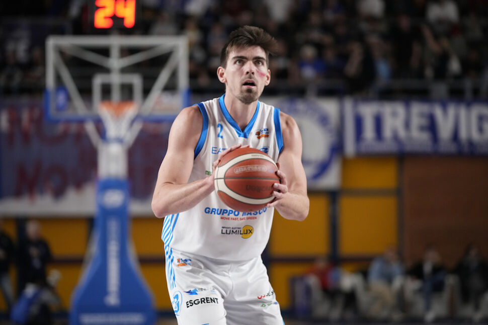 Blu Basket Treviglio: ok Valli all’esordio, Latina ko al supplementare