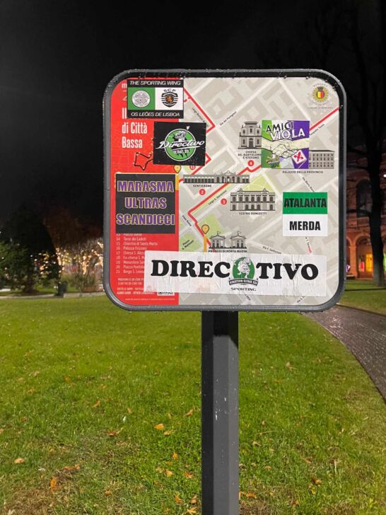 “Atalanta m…a”: all’improvviso gli adesivi del tifo Sporting (insieme a quelli viola)