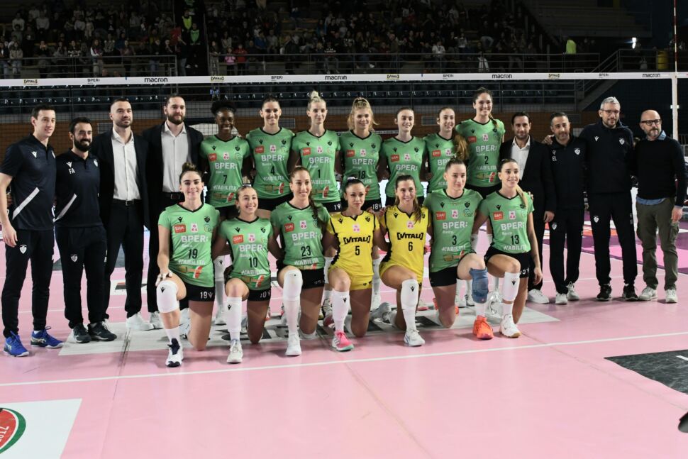 Non basta un Volley Bergamo tutto cuore davanti ai tremila del PalaFacchetti