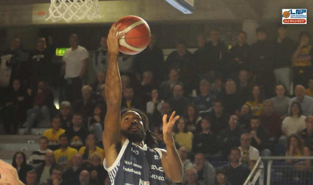 Tutto facile per la Blu Basket Treviglio in casa di Vigevano: 69-95