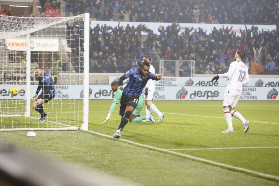 Rinascita nerazzurra contro un Milan in pesante stato confusionale e aiutato dall’arbitro