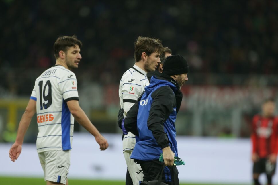 De Roon operato al medio sinistro