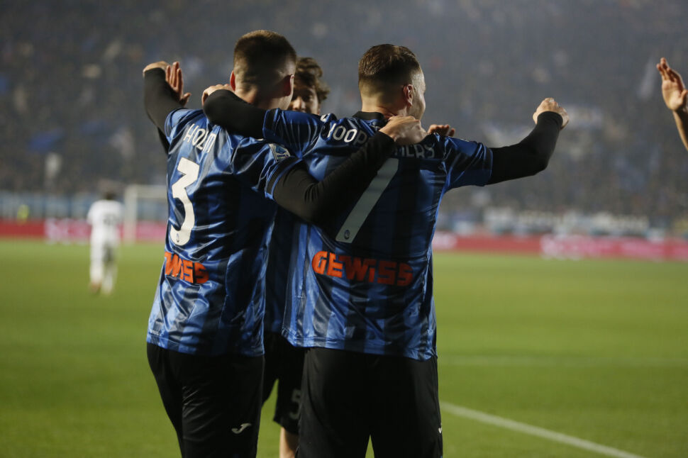 Carnesecchi salva il minimo vantaggio (con rigore ripetuto), l’Atalanta cala il tris sul Sassuolo