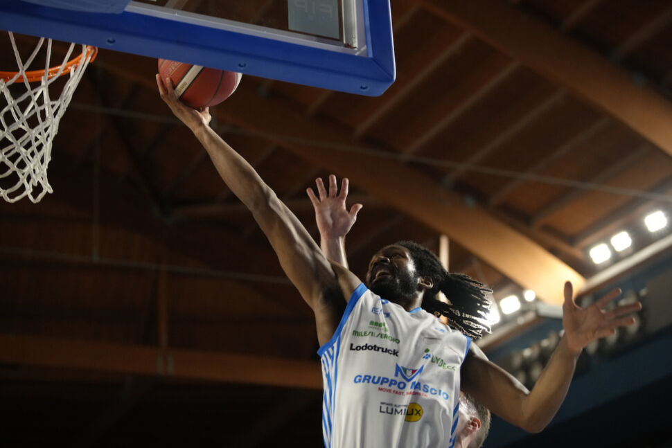 La Blu Basket cede ancora di corto muso