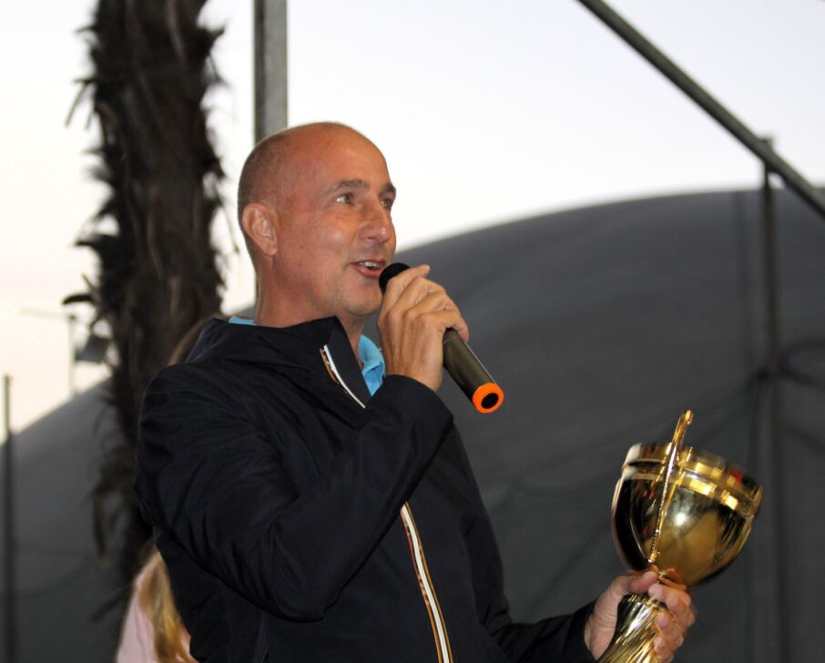 Il presidente giallorosso Luca Schiavi scende in campo. E’ candidato consigliere con la lista civica “SiAmo Azzano”