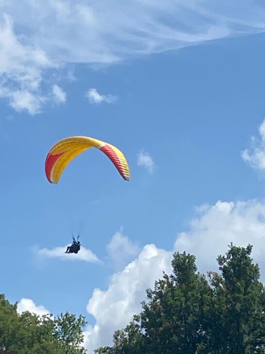 Il parapendio del Volo Libero a Palazzago: una domenica di festa