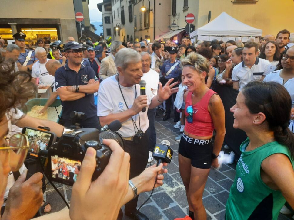 La magia della prima Corsa delle Uova a Gandino tutta al femminile