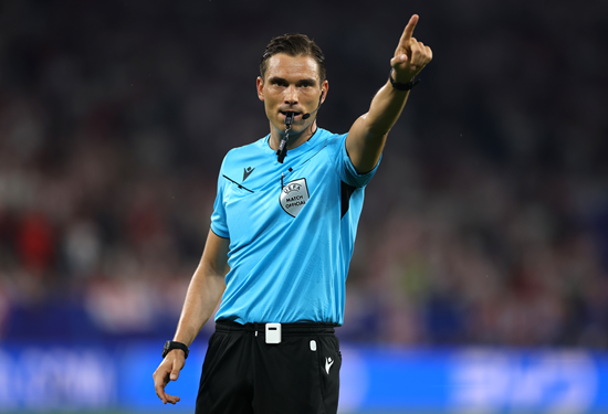 PSG-Atalanta, la quarta volta dell’arbitro Schärer e i nerazzurri. Con Lookman o senza?