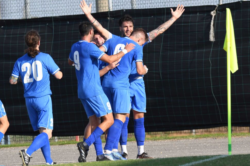 Eccellenza B. Super Capelli, difensore e bomber, e il Ponte batte la Leon