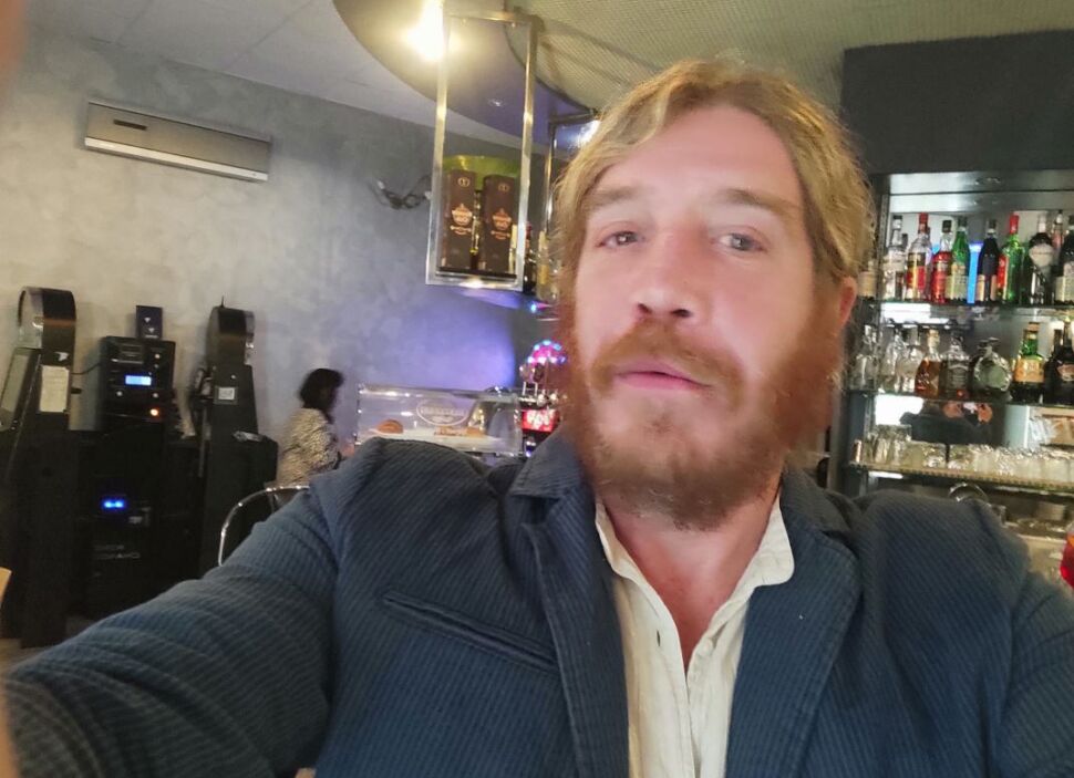 Nello spogliatoio della palestra Fit Active col gigante zeppo di muscoli che mi chiede se ho la filippina