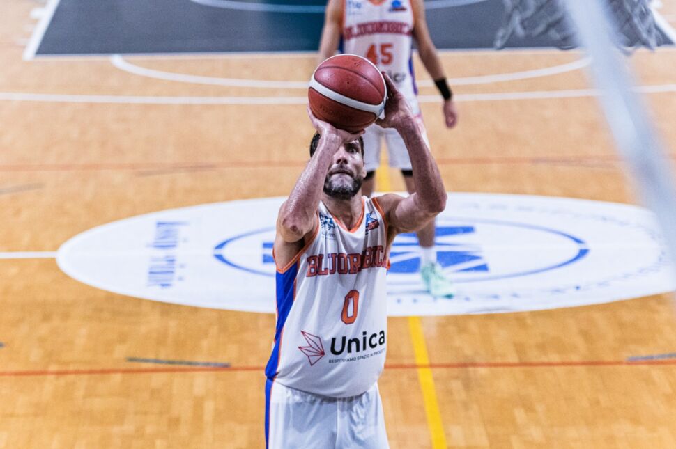 La Bluorobica torna alla vittoria: doppia doppia di Simoncelli, 4 in doppia cifra