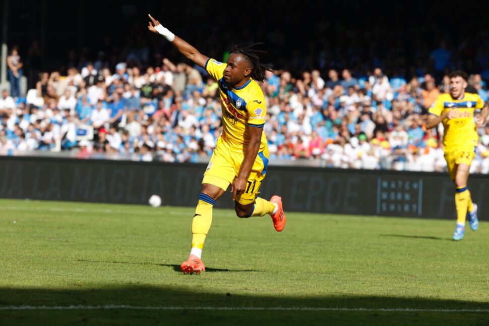 Doppio Lookman e Retegui, l’Atalanta si mangia il Napoli a pranzo