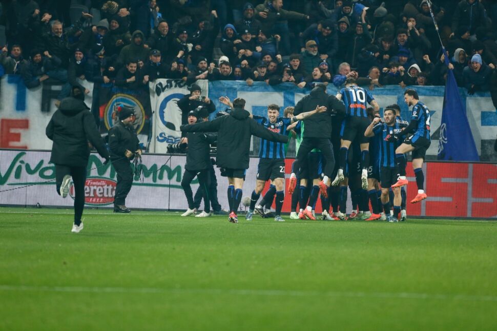 Verso il Real l’Atalanta conserva la vetta in Italia: la Lazio sbanca Napoli. Tutto sull’arbitro di martedì