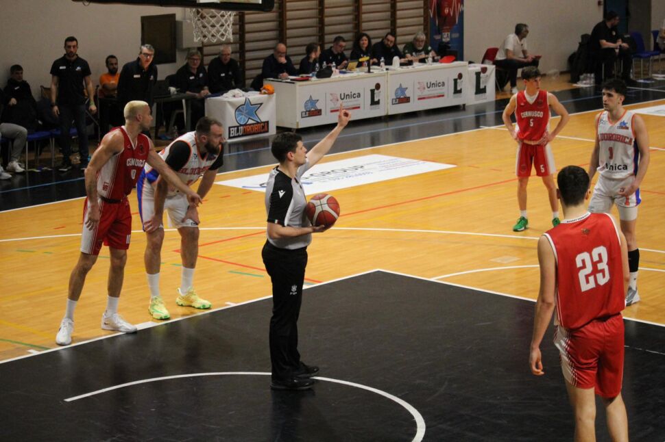 La Bluorobica ingrana la terza e batte Cernusco al fotofinish