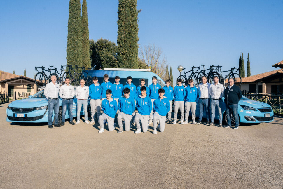 Ettore Martinelli (Juniores) e Giacomo Dalla Pria (Allievi)  esultano al Criterium 648 di Clusone organizzato da Scuola Ciclismo Cene