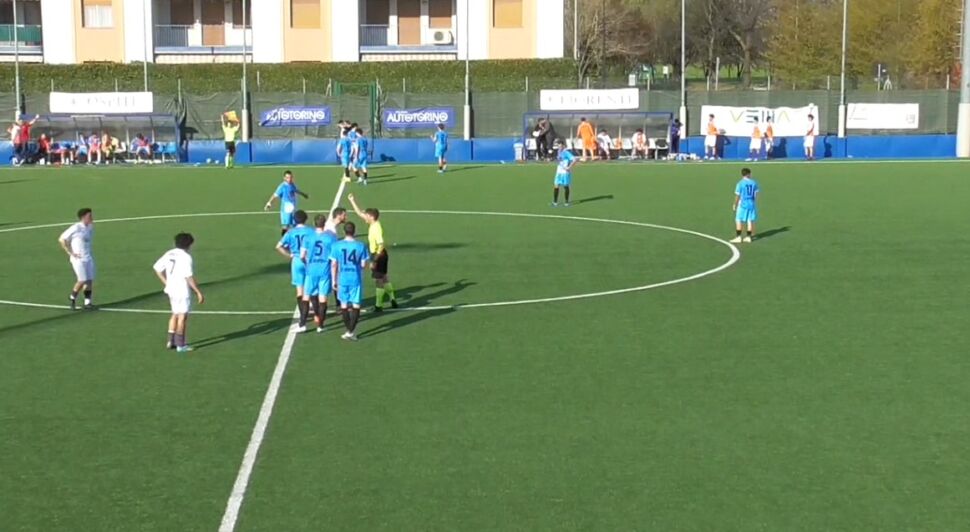 Fiorente-Gorle, il video dell’espulsione di Valli: ingiustificati sia lo 0-3 a tavolino che la maxi squalifica al giocatore. L’autogol dell’arbitro