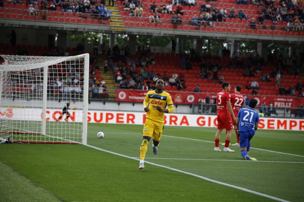Gasperini rischia di perderne un altro: tendine d’Achille di Lookman sotto osservazione