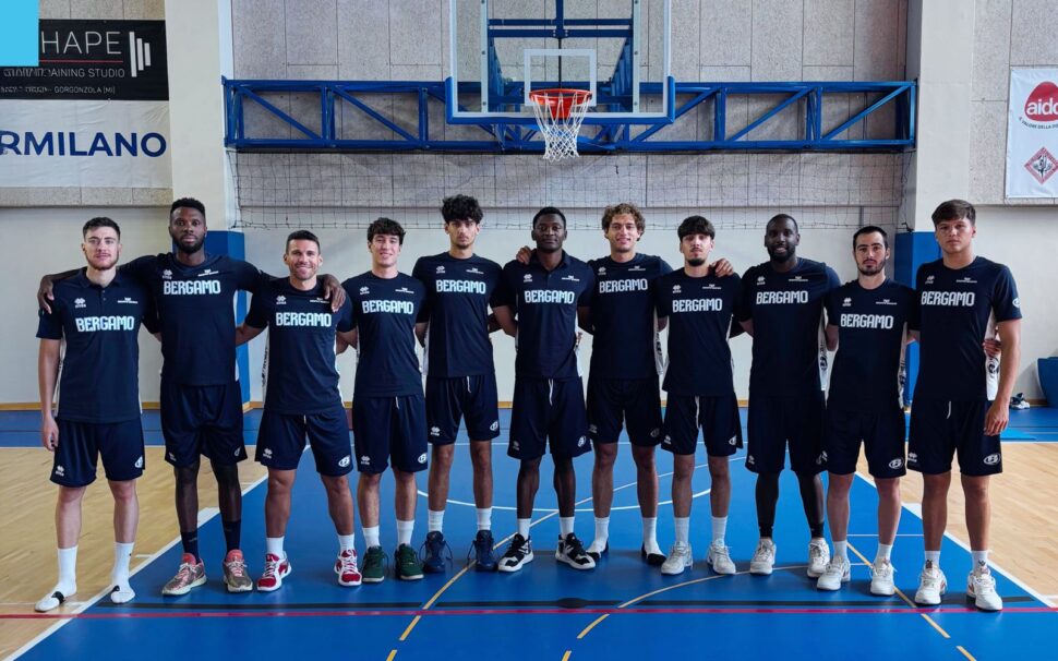 Blu Basket Bergamo, le foto del roster in palestra. Mascio: “Intelligenza e passione”