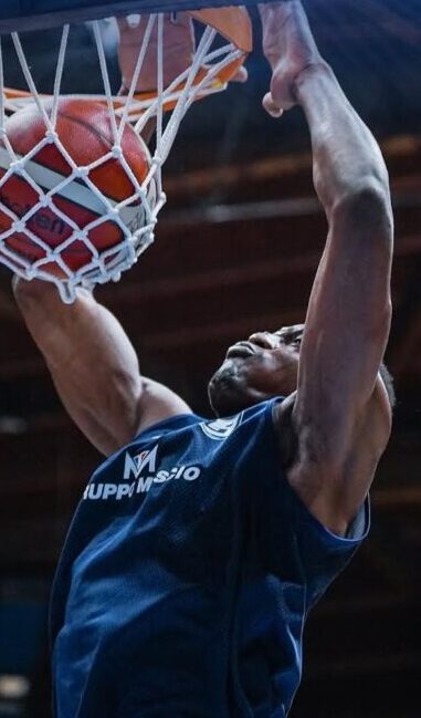 La Blu Basket Bergamo perde solo nel finale con Varese a Desio: asticella alzata