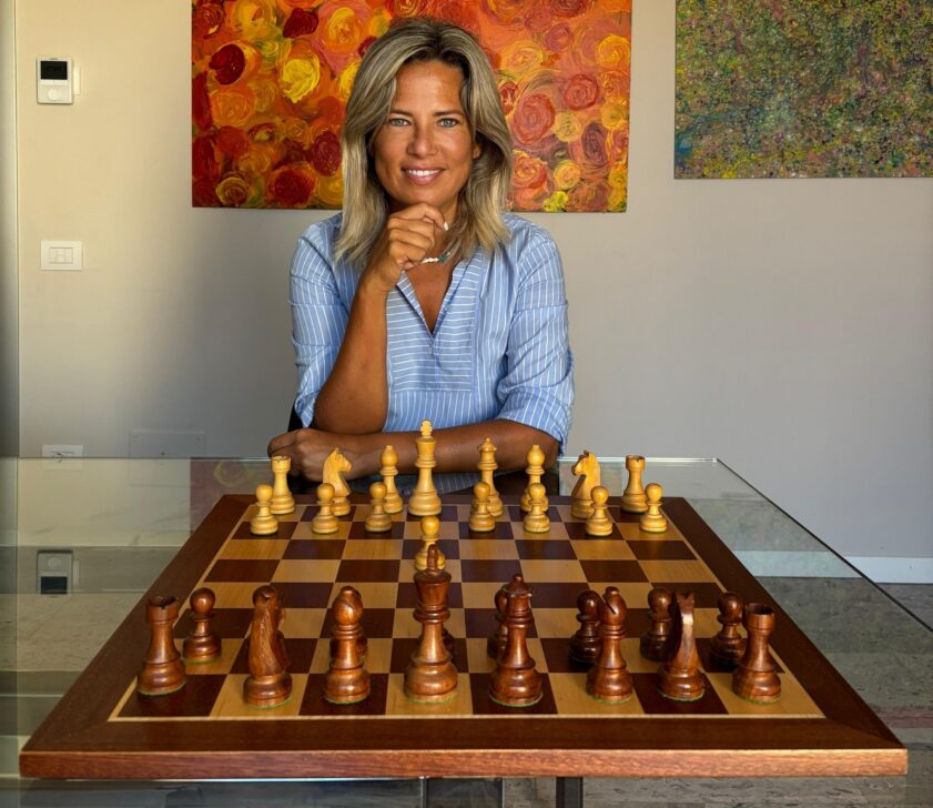 ASTINO, TUTTO ESAURITO PER L’APERISCACCO. L’ASSESSORA MESSINA: «SCACCHI, PALESTRA DI MENTE E DI VITA»