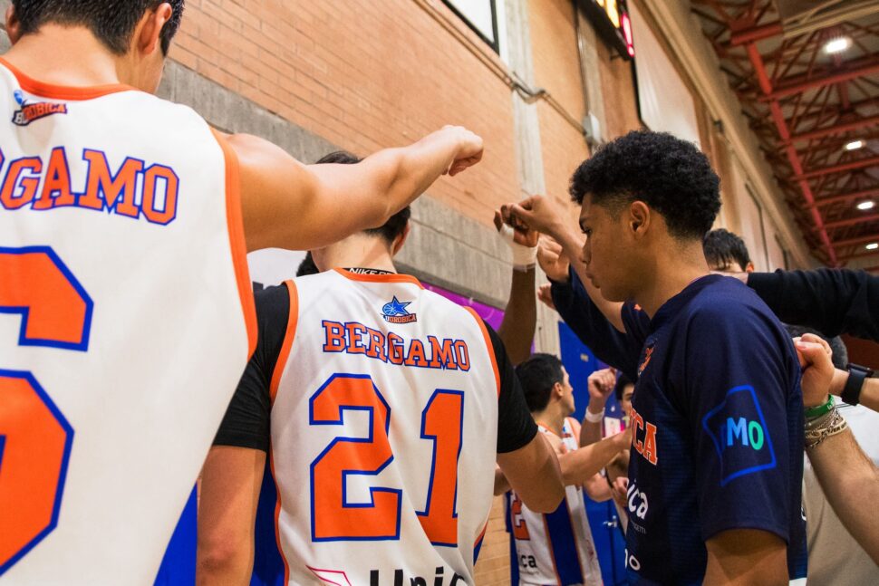 Bluolobica, canestri di casa amari: vince Derthona