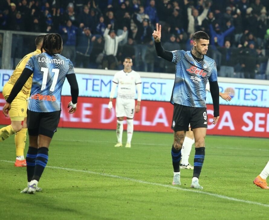 Scamacca di tacco e di punta: l’Atalanta batte il Cagliari, ma che strizza!