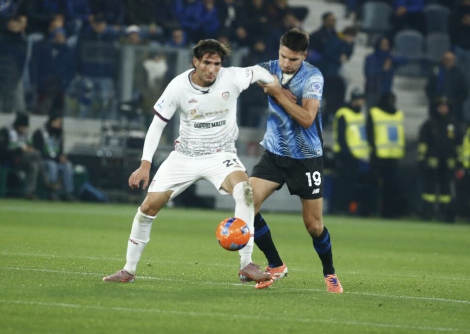 Djimsiti quattro partite out: lesione al bicipite femorale. A Genova arbitra Abisso