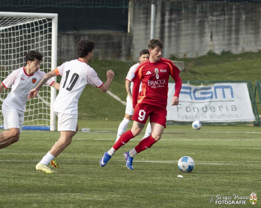 Il Villa Valle cede Semprini alla Samb. Monaci: “Palcoscenico che merita”. Il bomber: “Grazie a tutta la famiglia giallorossa”