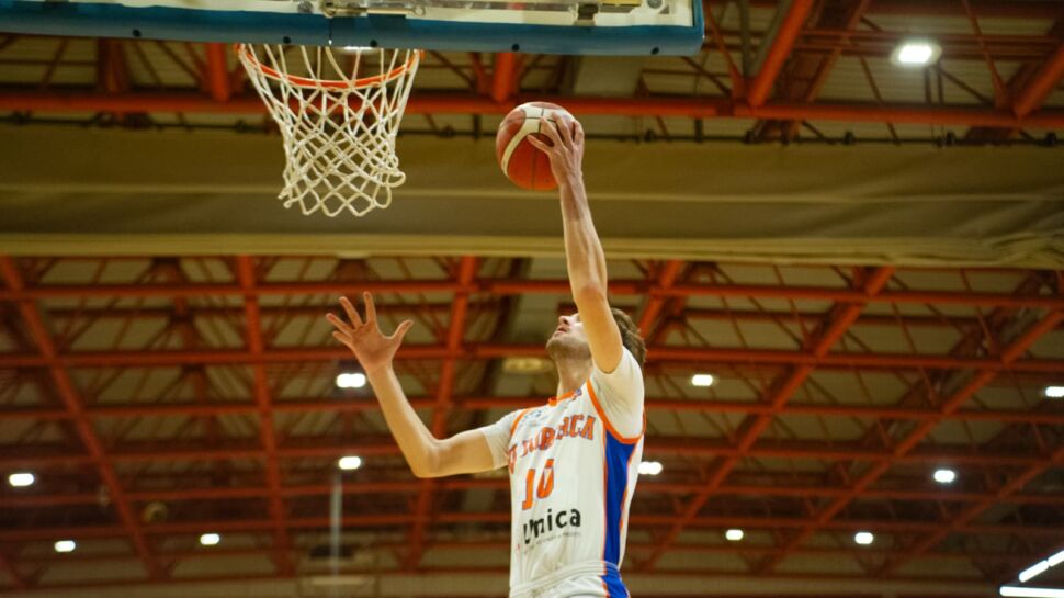 La Bluorobica spreca a Varese, perde e va ai playout