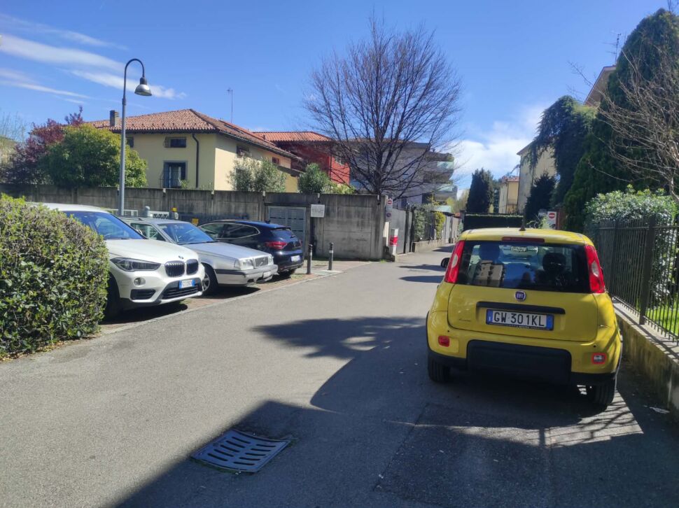 La signora che mi salva da multa certa chiamandomi al citofono. A Bergamo tanti sono i buoni