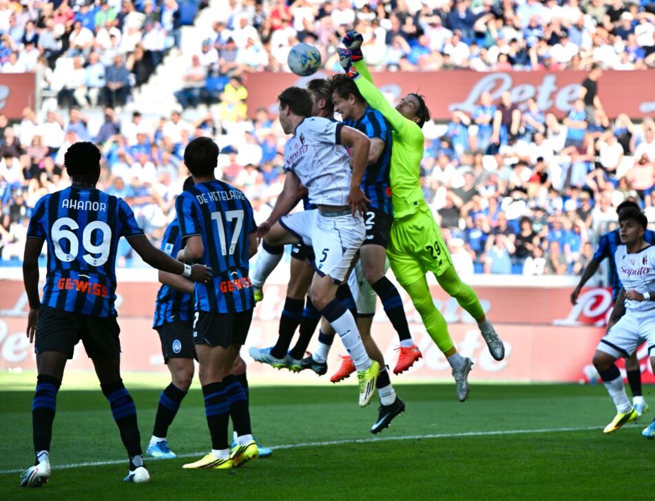 Atalanta svogliata e punzecchiata dalla Curva Nord: l’ex Orsolini segna, ma sarà Conference League