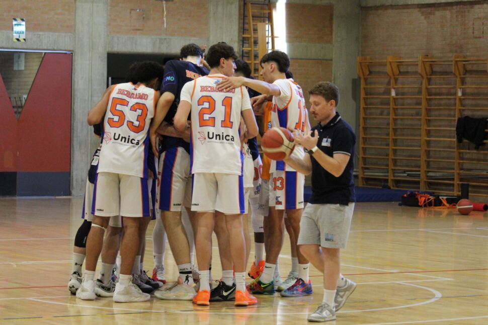 Bluorobica, buona la prima in finale playout: Saronno domata (78-74)