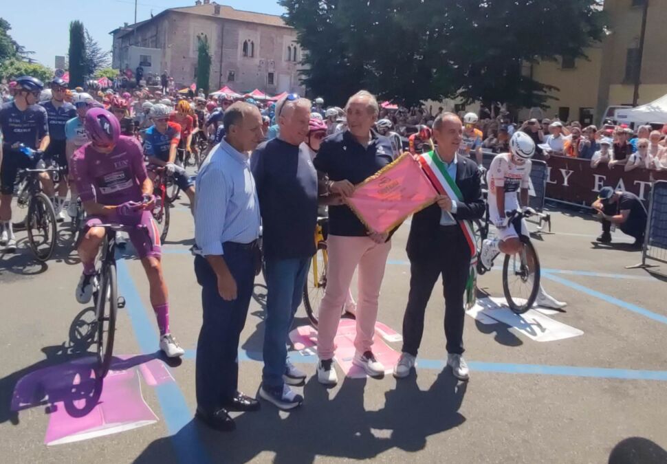 Giro d’Italia, Valgren firma lo scatto vincente. La corsa rosa ha toccato la provincia di Bergamo