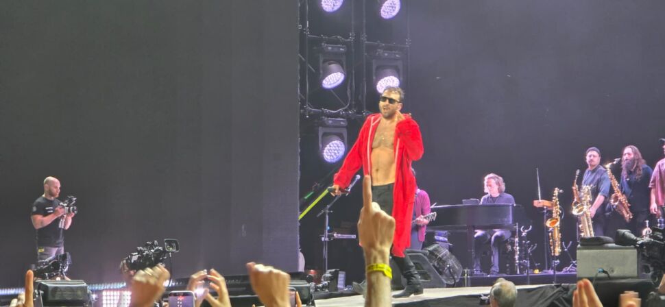 Sexy e sensibile, dolce e raffinato, autoironico e bravissimo: Cesare Cremonini strepitoso a Firenze